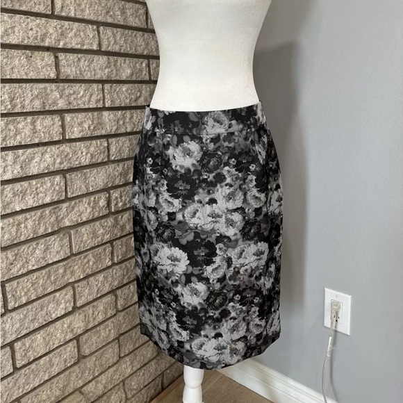 Nwt Banana Republic Monogram Floral Pencil Skirt Size 6 - Picture 1 of 6